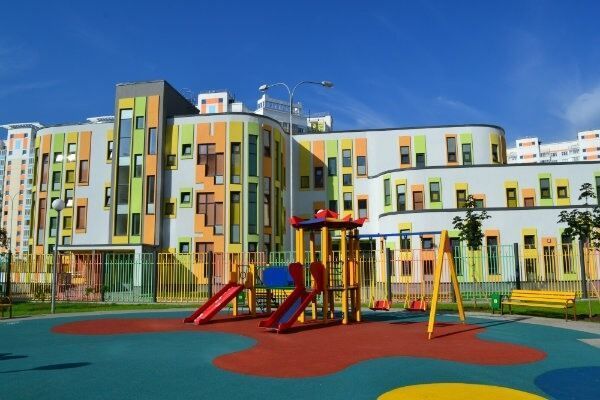 Школам и дошкольным учреждениям